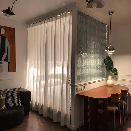 Eiffel Tower 6-min Walk Charming 3 Sleeper * Paris