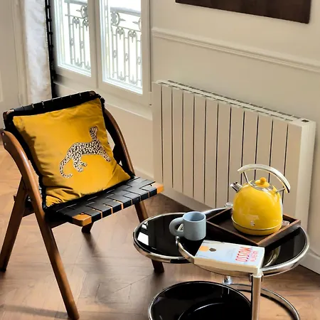 Lägenhet Eiffel Tower 6-min Walk Charming 3 Sleeper *