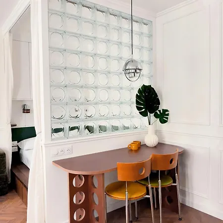 Eiffel Tower 6-min Walk Charming 3 Sleeper Apartamento París