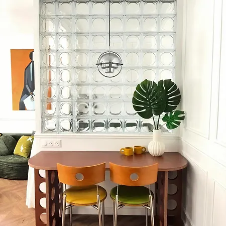 Lägenhet Eiffel Tower 6-min Walk Charming 3 Sleeper Paris