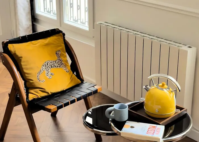Daire Eiffel Tower 6-min Walk Charming 3 Sleeper *