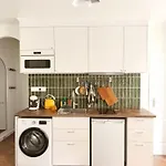 Eiffel Tower 6-min Walk Charming 3 Sleeper Paris