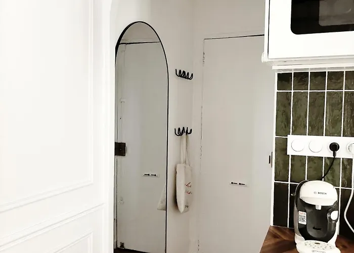 Eiffel Tower 6-min Walk Charming 3 Sleeper Apartman *